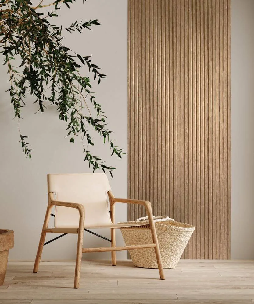 Wandpanelen met een warme houtuitstraling in een interieur