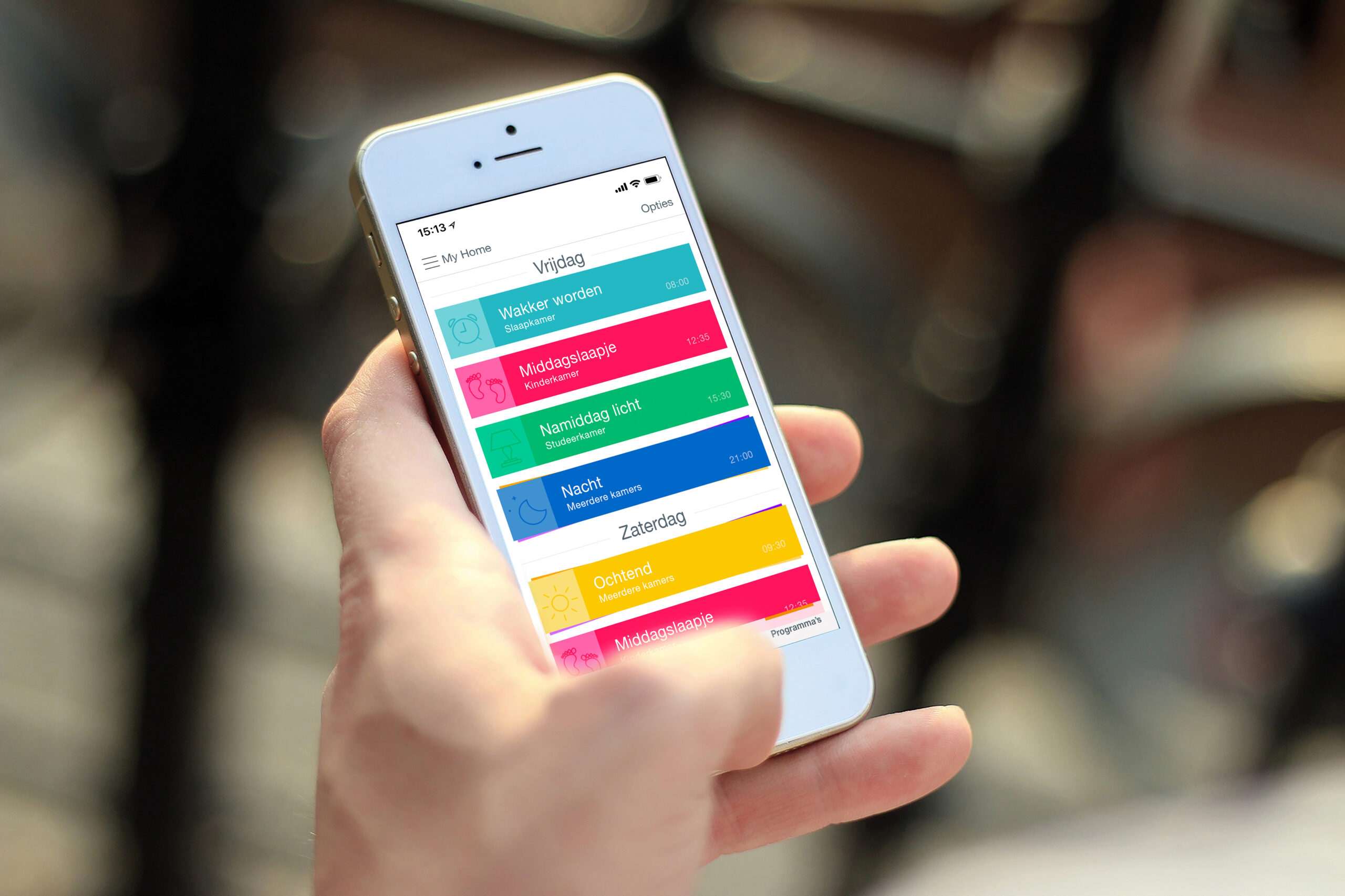 Hand_iPhone_PowerView_Automations_NL